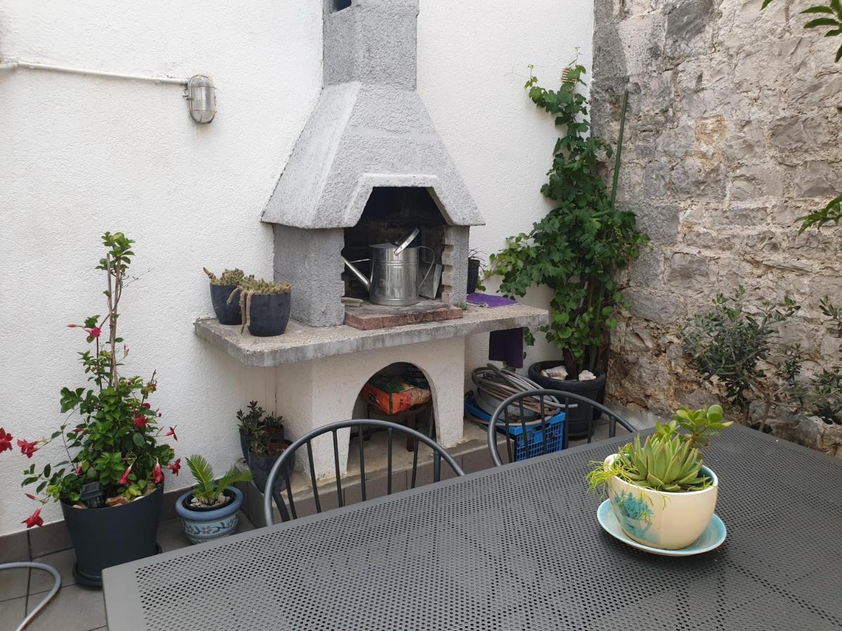 Lemon Tree Hotel Donji Seget Eksteriør billede